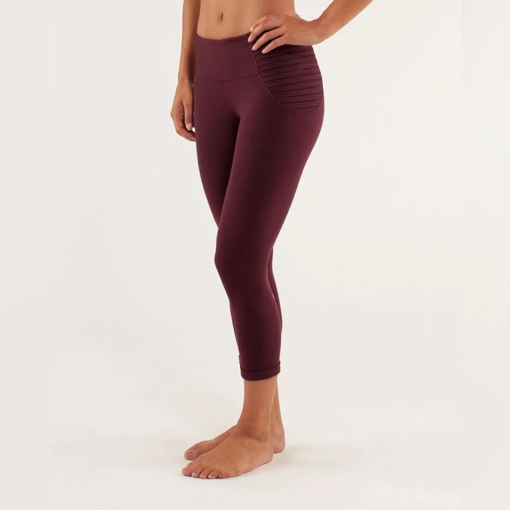 LULULEMON Aphrodite Crop Leggings in Bordeaux Drama Size 6